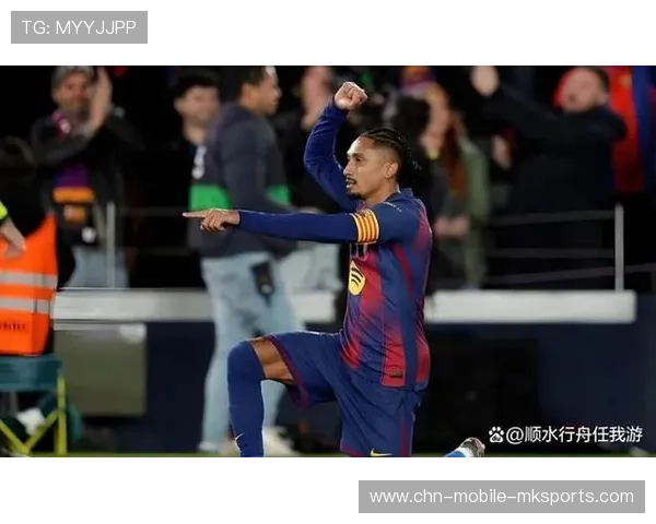 巴萨由佩德里送出穿透直塞，拉菲尼亚推射轻松得分